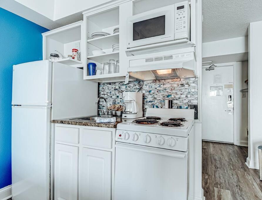 Ocean Front Comfy Condo W/Kitchen, Sleeps 4, Snowbird Paradise เมอร์เทิลบีช ภายนอก รูปภาพ